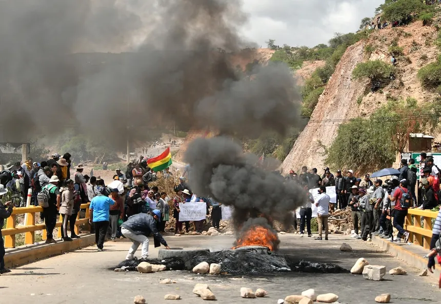 Bloqueos dejan más de $us 2.800 millones en pérdidas económicas en Bolivia, según el Gobierno
